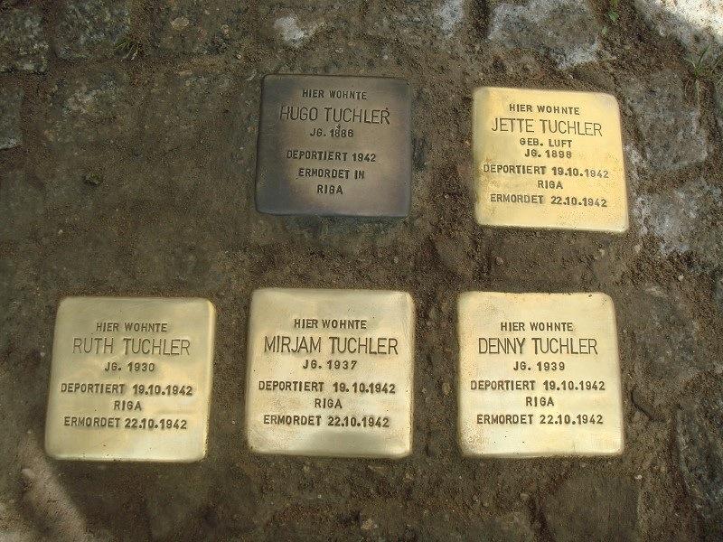Stolpersteine für Hugo, Jette, Ruth, Mirjam und Denny Tuchler