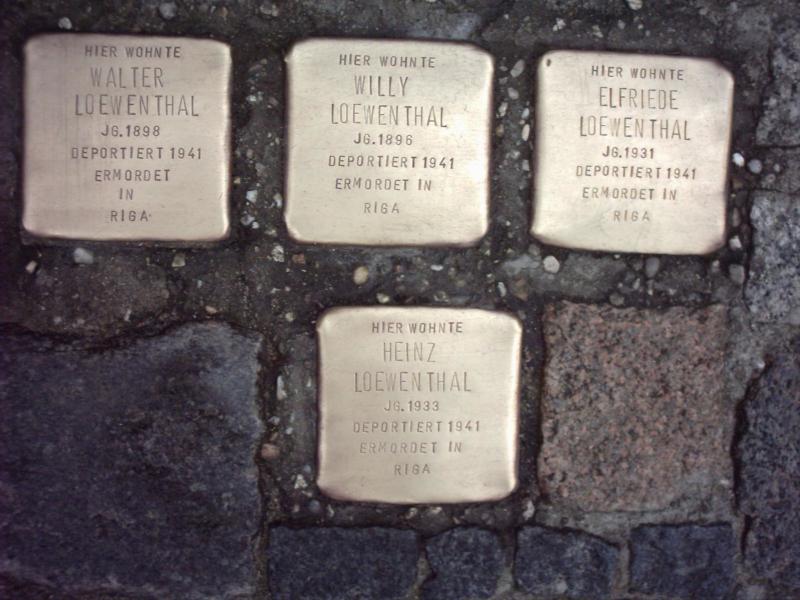 Stolpersteine für Walter, Willy, Elfriede und Heinz Loewenthal