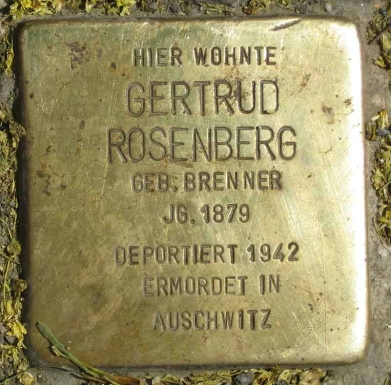 Stolperstein für Gertrud Rosenberg.