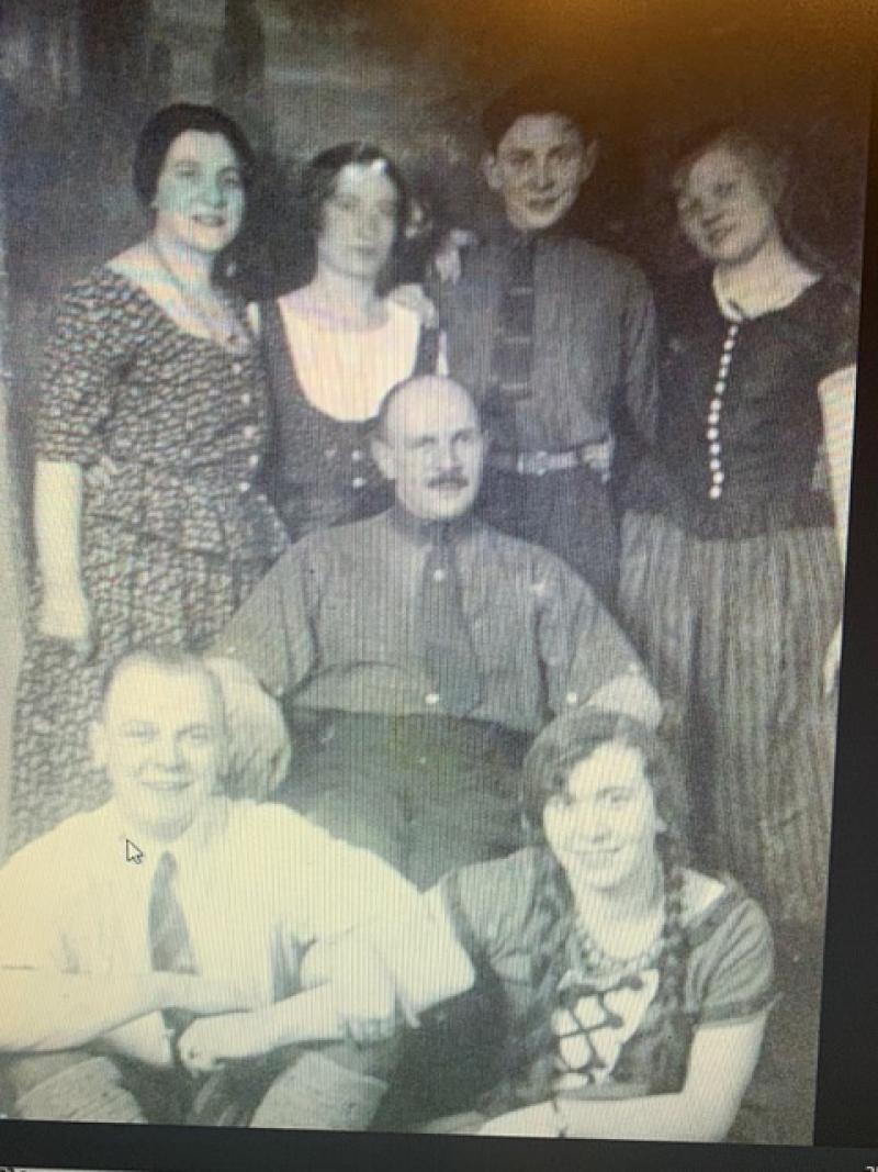 Eugen Raven-Rosen-Baum im Kreise seiner Familie © Familienbesitz