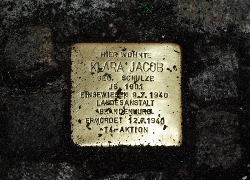 Stolperstein in der Silbersteinstraße 97. Foto: Simon