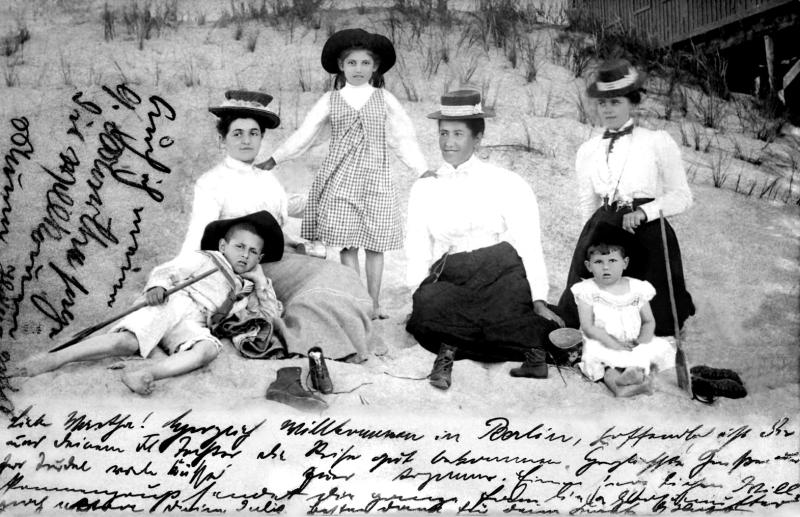 Links Julie Hahn, vermutlich mit ihren Kindern Grete, Leo und Erna.1901; Bild: Familienbesitz