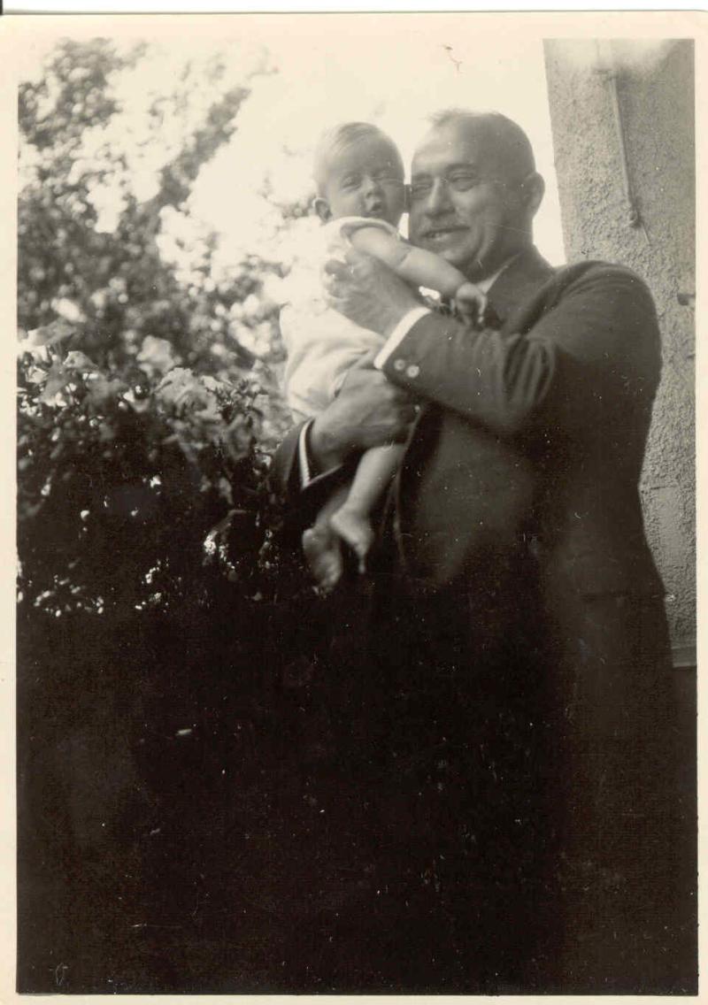 Julius Meyer mit seinem Enkel Werner (1929) Bild: Familienarchiv