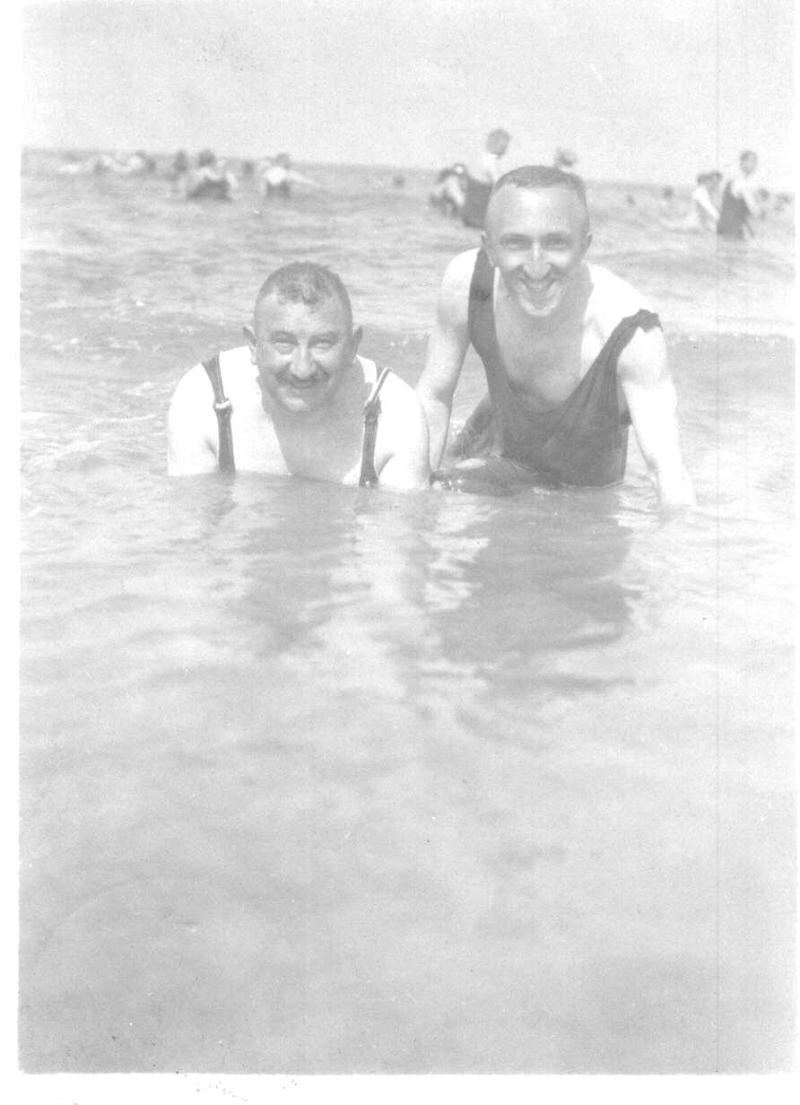 Dr. Siegbert Goldstein mit seinem Onkel Martin Mendelsohn