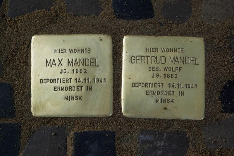 Stolpersteine in der Karl-Marx-Straße 55 © Ruben / Museum Neukölln