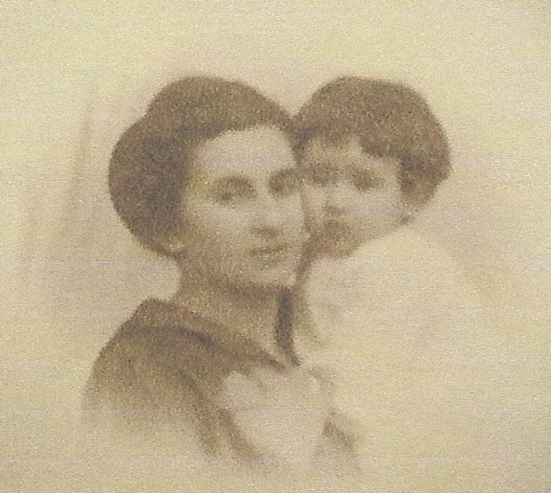 Amalie Kirschbaum mit ihrem Sohn Werner, ca. 1918 @ Familie