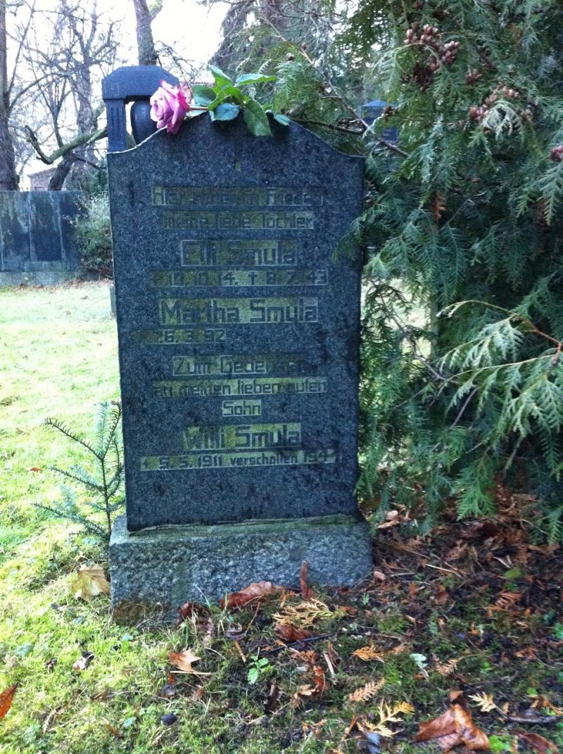 Grabstelle der Familie Smula auf dem St. Nikolai- und St. Marien-Friedhof I in Berlin-Prenzlauer Berg, Aufnahme von 2017. Das Grab existiert mittlerweile nicht mehr. Foto: Claudia Schoppmann