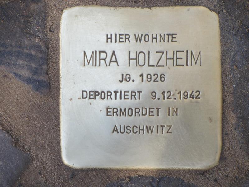Stolperstein für Mira Holzheim © Initiative Charlottenburg-Wilmersdorf, April 2013