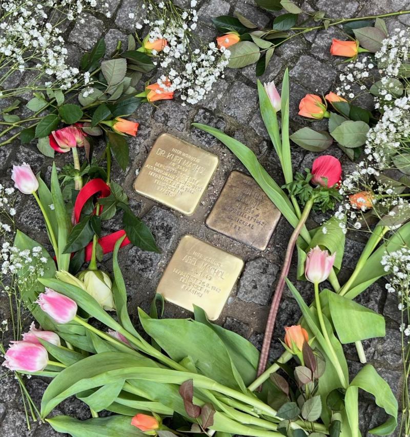 Stolpersteine für Kurt, Editha und Abel Machol © D. Klemperer