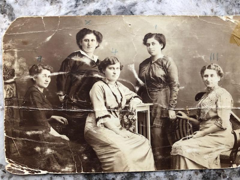 Cecilie Robinski mit ihren Schwestern Dora, Minna, Hilda und Frieda © Familienbesitz