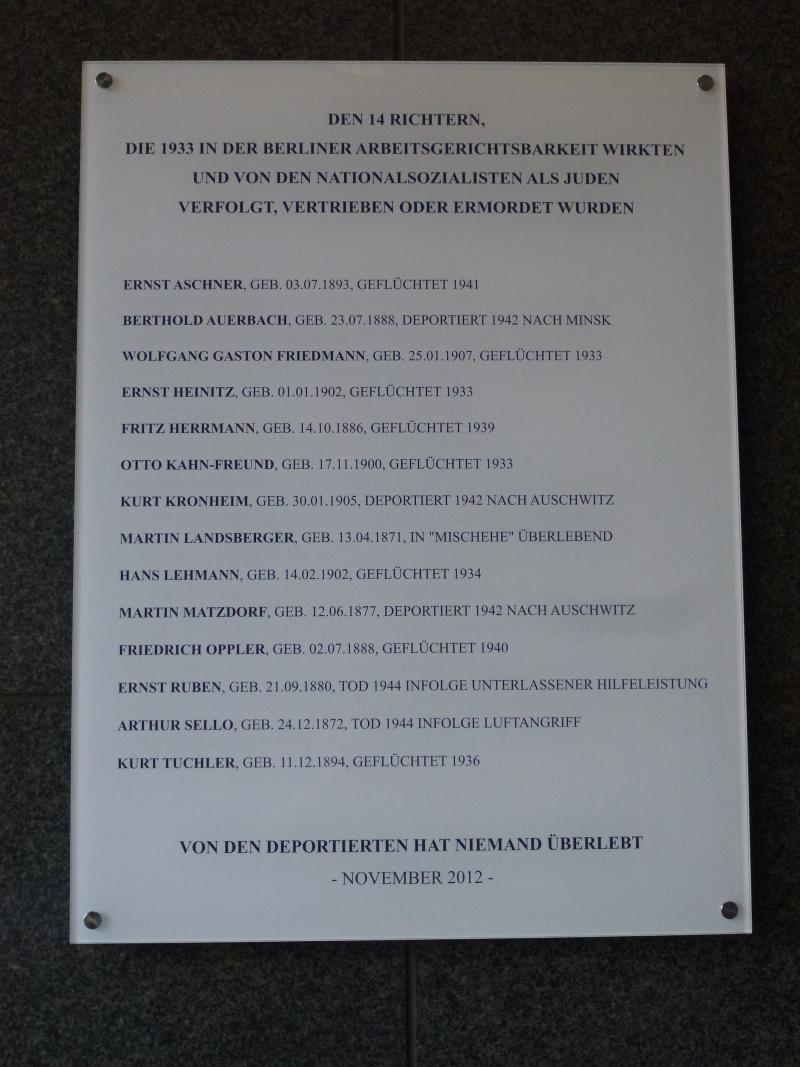 Gedenktafel am Magdeburger Platz 1 für die verfolgten Richter der Arbeitsgerichtsbarkeit.