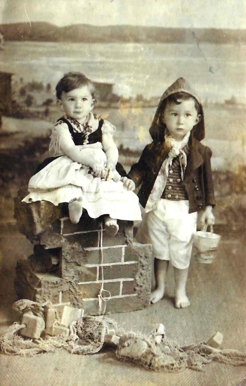 1907 Brigitte (1½) und Hans (2 ½) in den Ferien in Göhren auf Rügen, Foto: privat