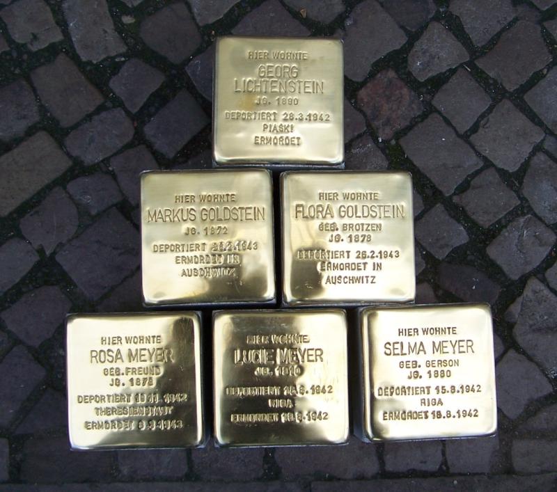 Stolpersteine für Selma, Lucie und Rosa Meyer, für Markus und Flora Goldstein und Georg Lichtenstein am Maybachufer 8