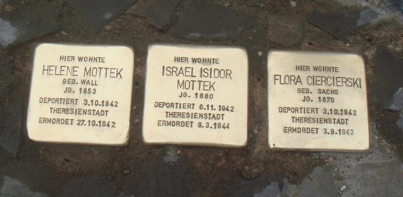 Stolpersteine für Helene und Israel Mottek und Flora Ciercierski