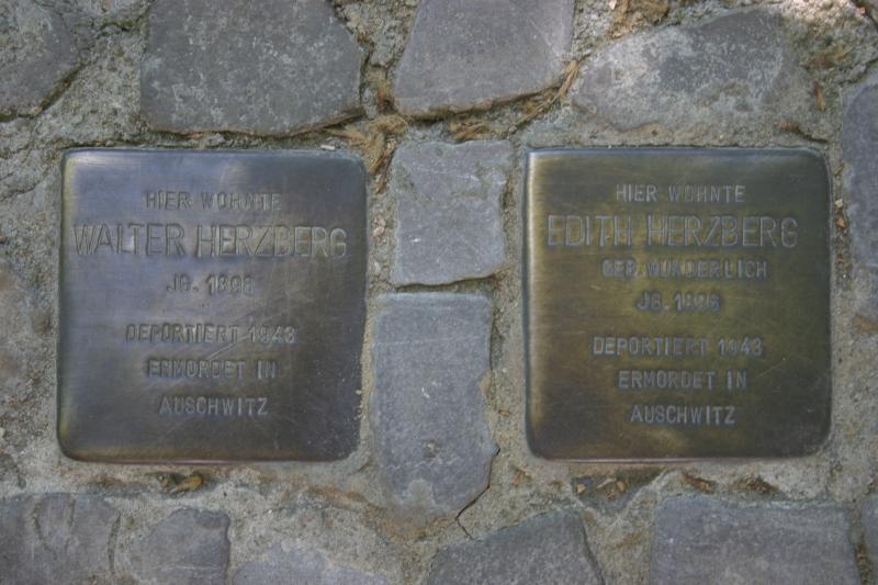 Stolpersteine für Walter und Edith Herzberg. Copyright: MTS