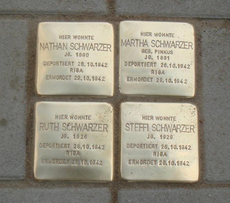 Stolpersteine für Nathan, Ruth, Martha und Steffi Schwarzer
