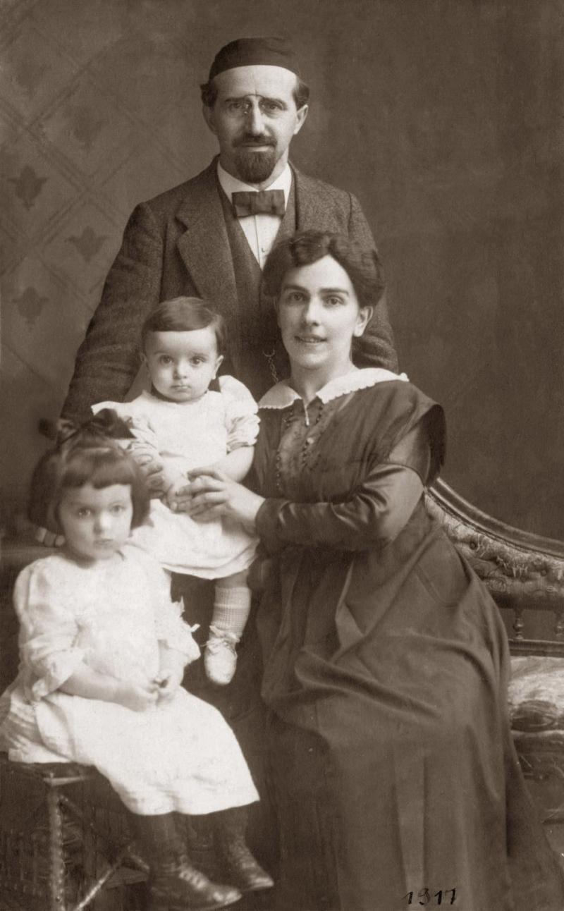 Gerson Elias und Sara Feinberg mit den Kindern Dora und Yitzchak