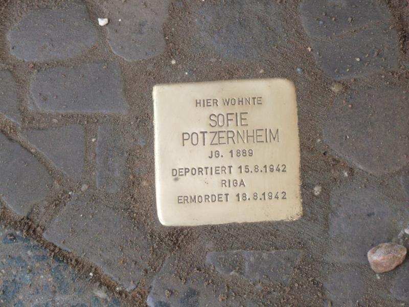 Stolperstein in der Karl-Marx-Straße 93 © Ruben / Museum Neukölln