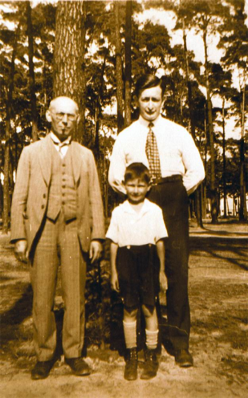 Prof. Nellhaus, Alex und Hans Radziejewski 1930 Bild: Fotos von Rudi Leavor, einem Freund von Hans Radziejewski, Erwine war Rudis jüngere Schwester