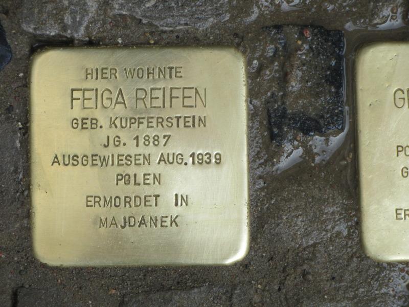 Stolperstein Feiga Reifen, 2013 Bild: Stolpersteine-Initiative CW, Siebold