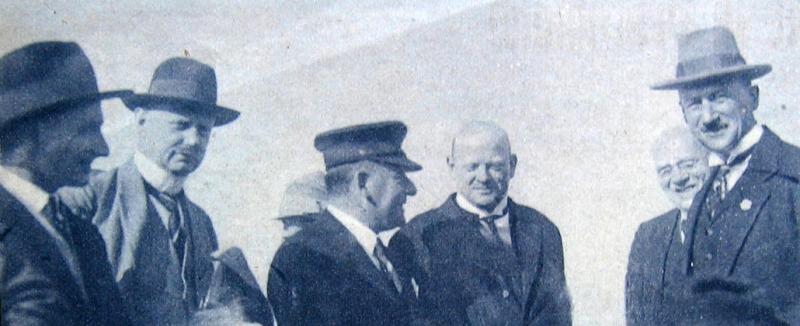 Richard Siegmann (Mitte links) mit Außenminister Gustav Stresemann (Mitte rechts) und Mitgliedern des Mecklenburgischen Verkehrsverbandes in Waren (Müritz). Bild: Rostocker Anzeiger 19.9.1926