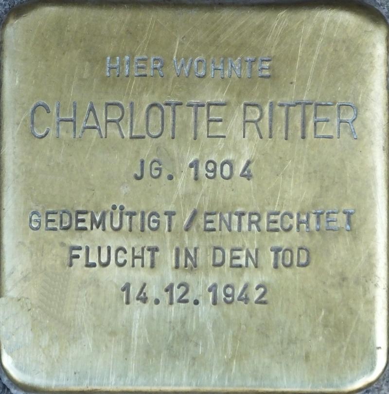 Stolperstein für Charlotte Ritter; Foto: H.-J.Hupka 2015