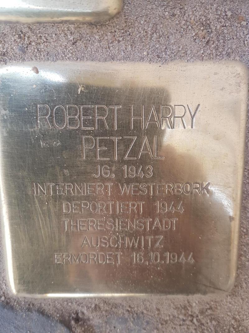 Stolperstein Robert Harry Petzal, Foto: Initiative