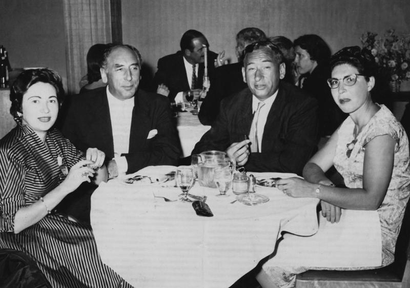 Stolpersteine für David, Cecilie, Edith und Hildegard Robinski.