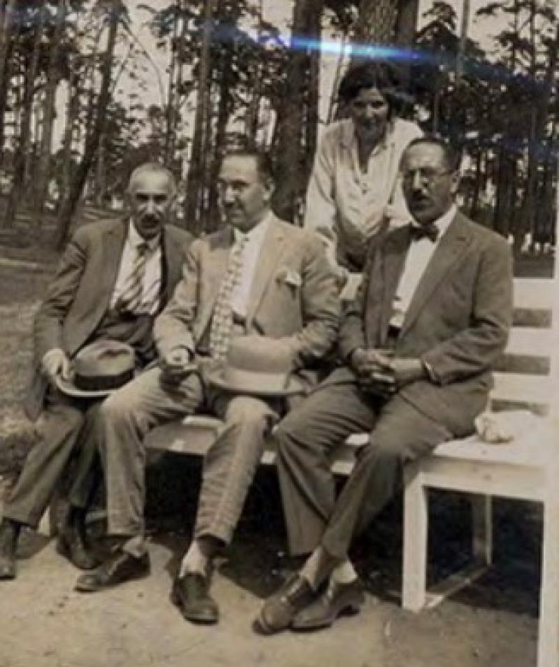 Willi Rothschild (Mitte) Quelle des Fotos: Aus Familienbesitz