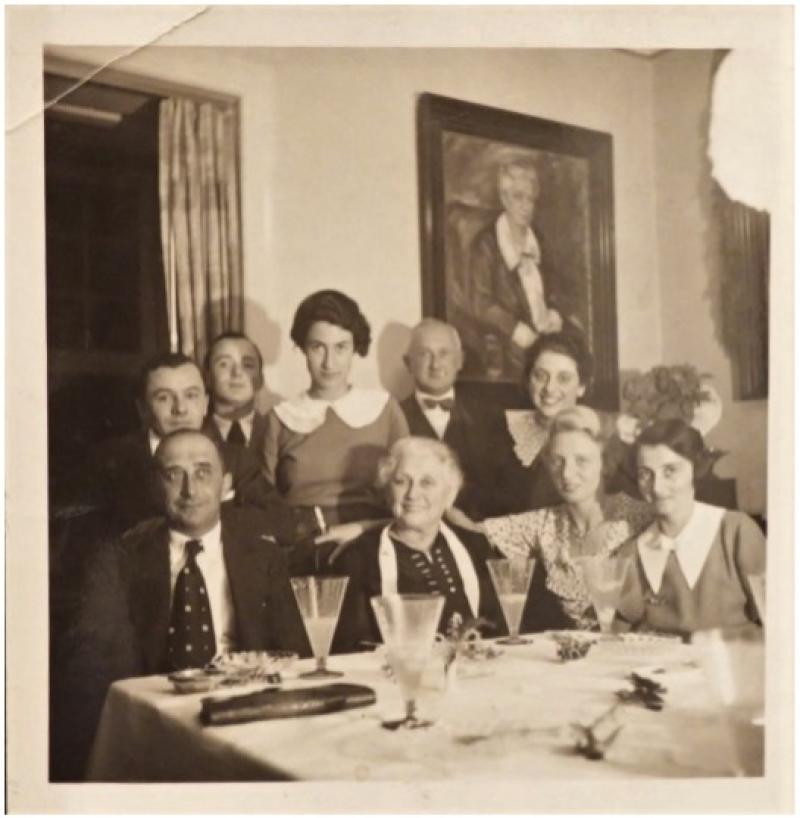 Familienfeier anlässlich des Geburtstags von Sophie Feldmann am 30.7.1935 in der Villa Tabbertstraße 14. Hintere Reihe Mitte Hiltburg Rose, Willi Neumann Wagner, vorne Sophie Feldmann, Berta Feldmann geb. Lindheimer (1.Reihe zweite von rechts) und Annie Bein, Privatbesitz
