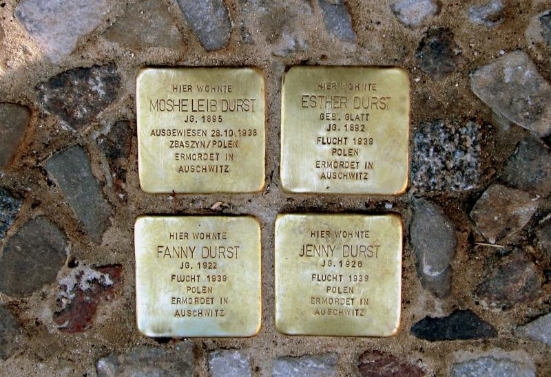 Stolpersteine für Moshe Leib, Esther, Fanny und Jenny Durst