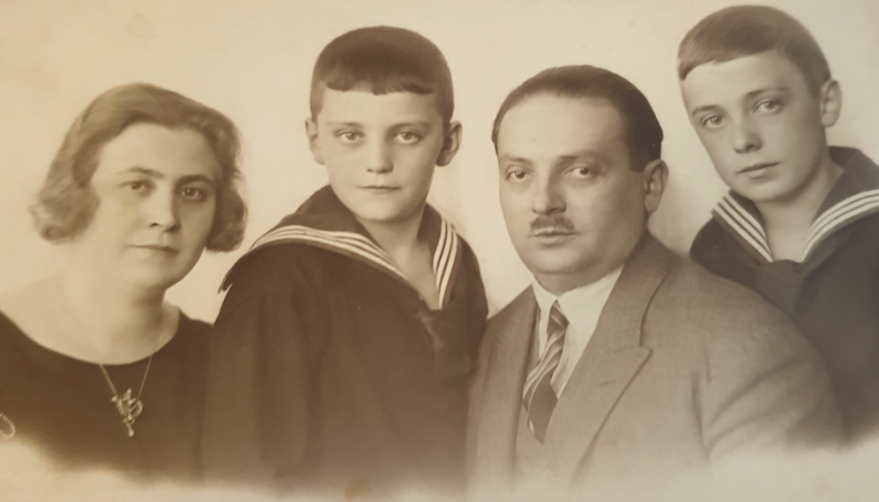 Cilla und Josef Schiffmann mit ihren Söhnen Max und Leo um 1920 