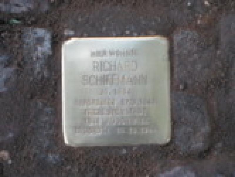 Stolperstein Richard Schiffmann, Juni 2013 Bild: Stolpersteine-Initiative CW, Siebold