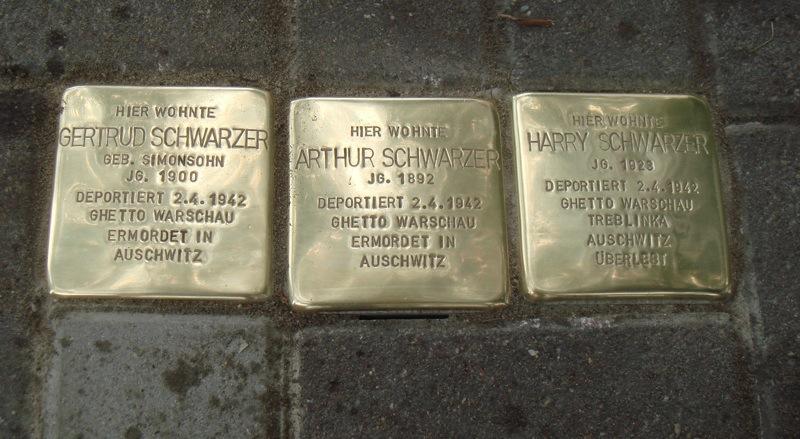 Stolpersteine für Gertrud, Arthur und Harry Schwarzer
