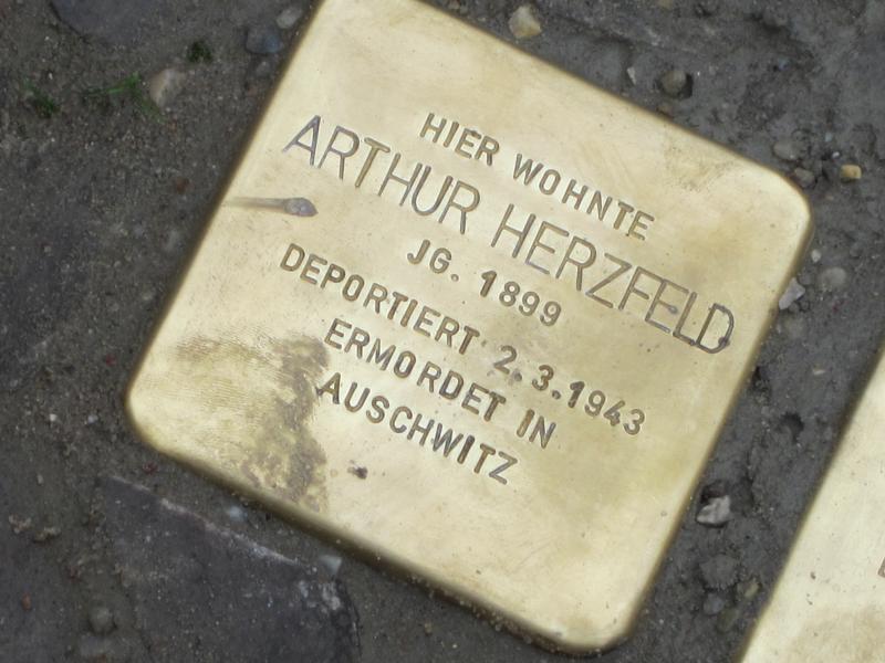 Stolperstein für Arthur Herzfeld. Copyright: MTS