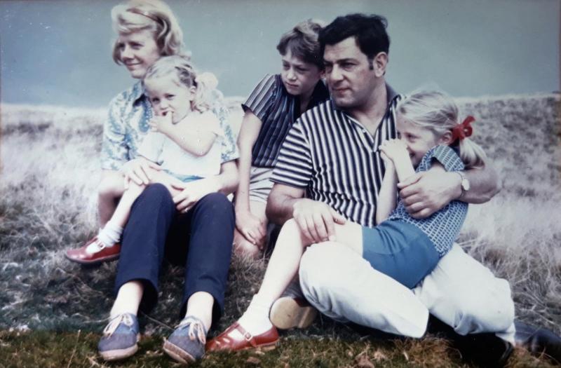 Siegmar Klainberg / Sid Kaye mit seiner Frau und seinen Kindern (c) Helen Harvey, Simon Kaye, Sarah Goodyear