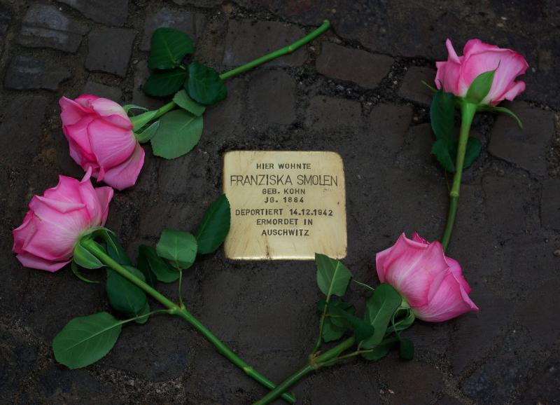 Stolperstein in der Warthestraße 69. Foto: Simon