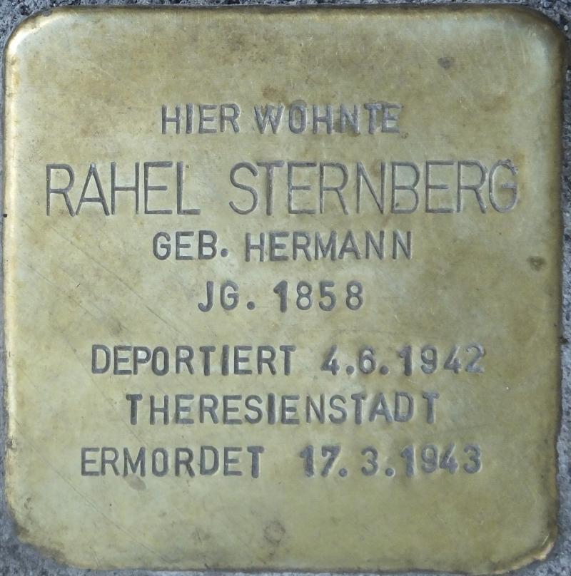Stolperstein für Rahel Sternberg; Foto: H.-J.Hupka 2015