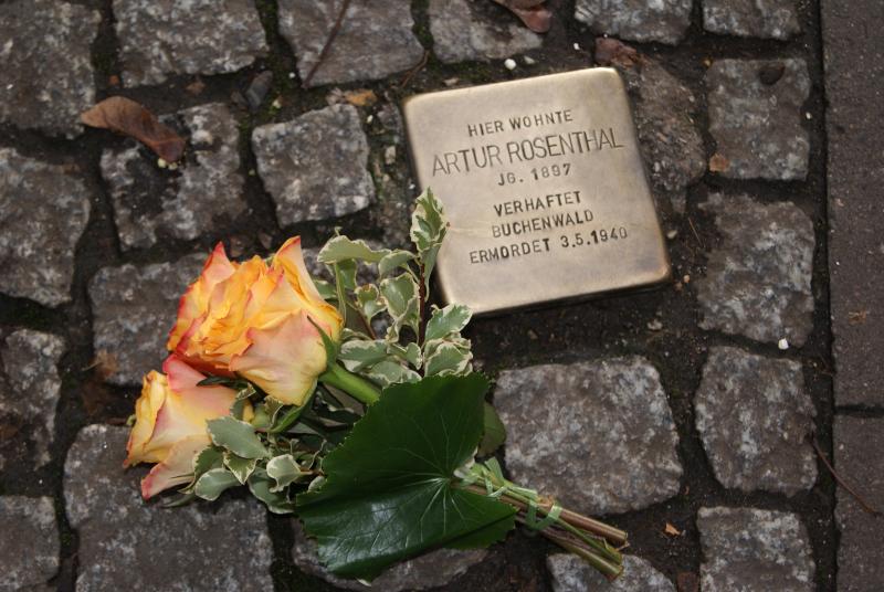 Stolperstein für Artur Rosenthal. Fotorechte: Familienbesitz.