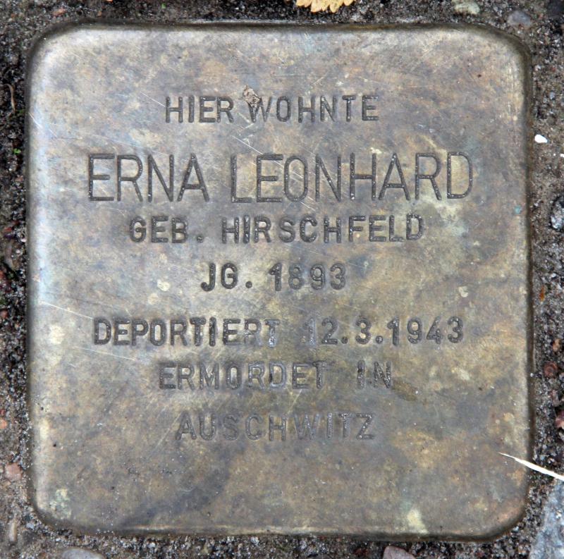 Stolperstein für Erna Leonhard.