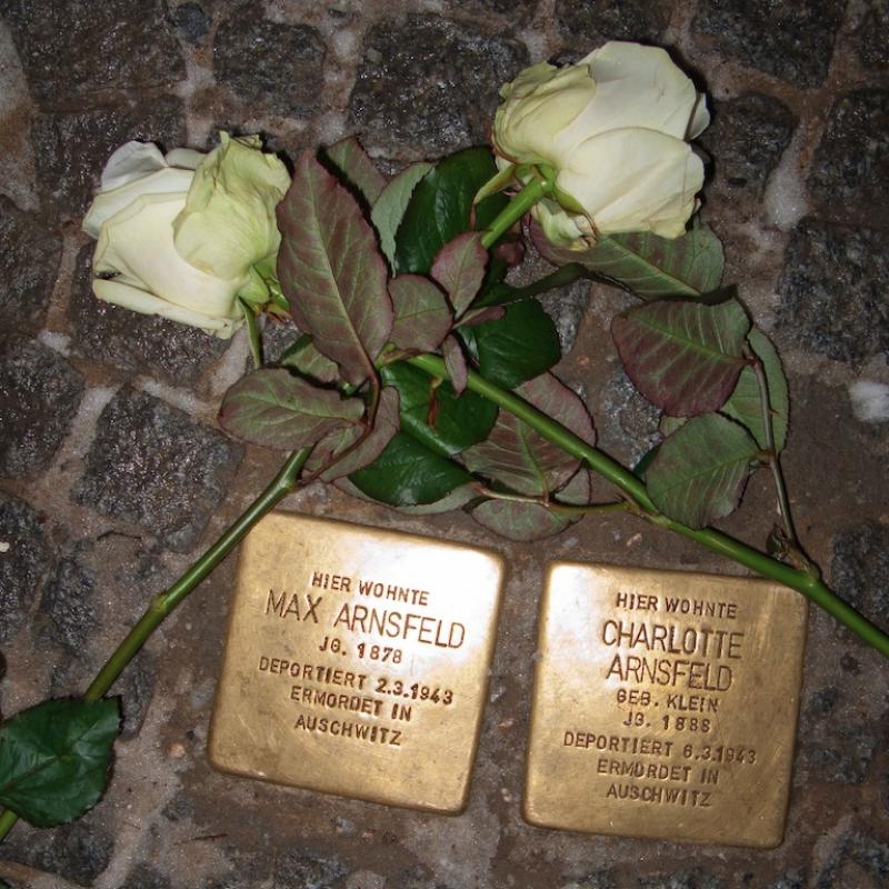 Stolpersteine für Max und Charlotte Arnsfeld