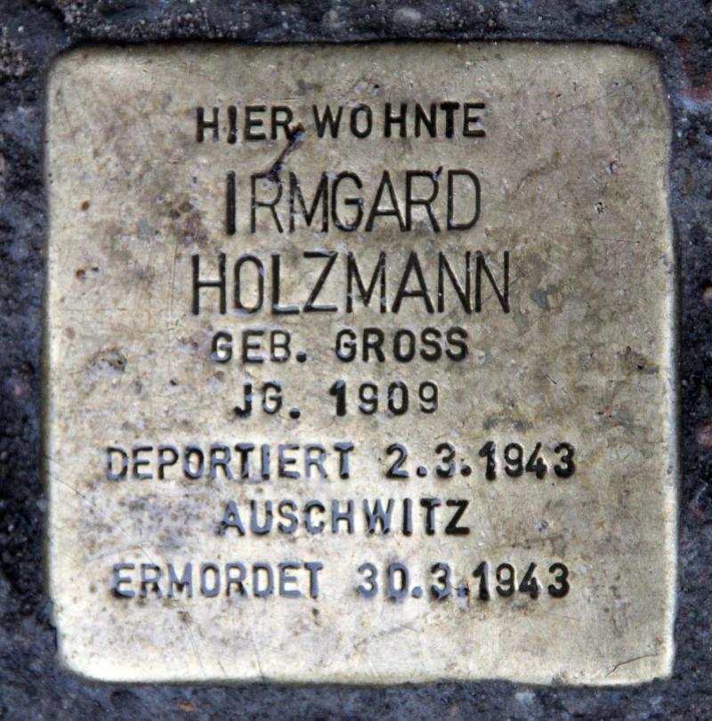Stolperstein für Irmgard Holzmann.