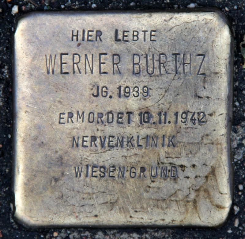 Stolperstein für Werner Burthz.