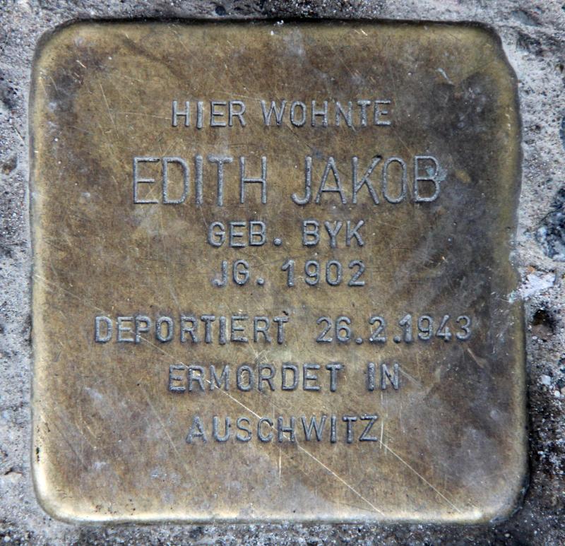 Stolperstein für Edith Jakob.