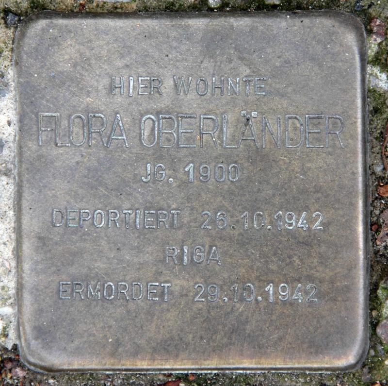 Stolperstein für Flora Oberländer.