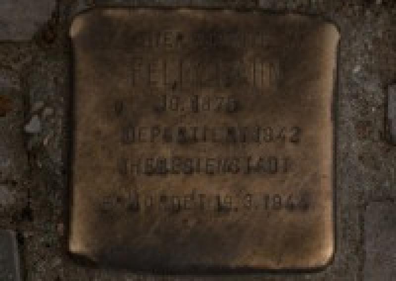 Auf dem Bild ist der Stolperstein Felix Hahn zu sehen