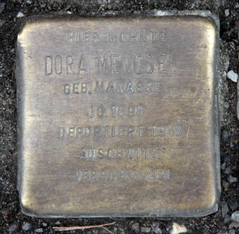 Stolperstein für Dora Mencsel.