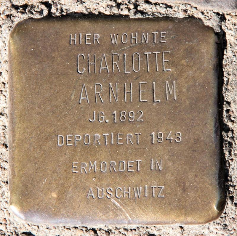 Stolperstein für Charlotte Arnhelm.