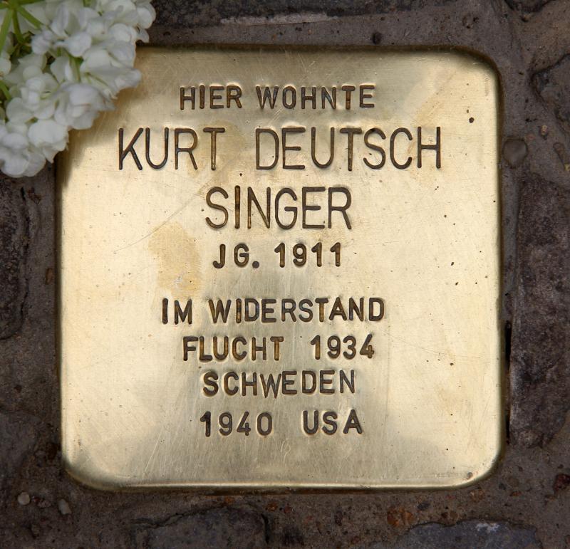 Stolperstein für Kurt Deutsch Singer Foto: OTFW.
