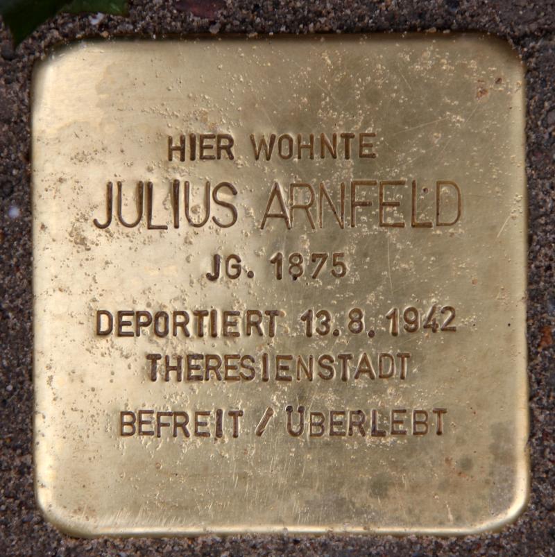 Stolperstein für Julius Arnfeld.